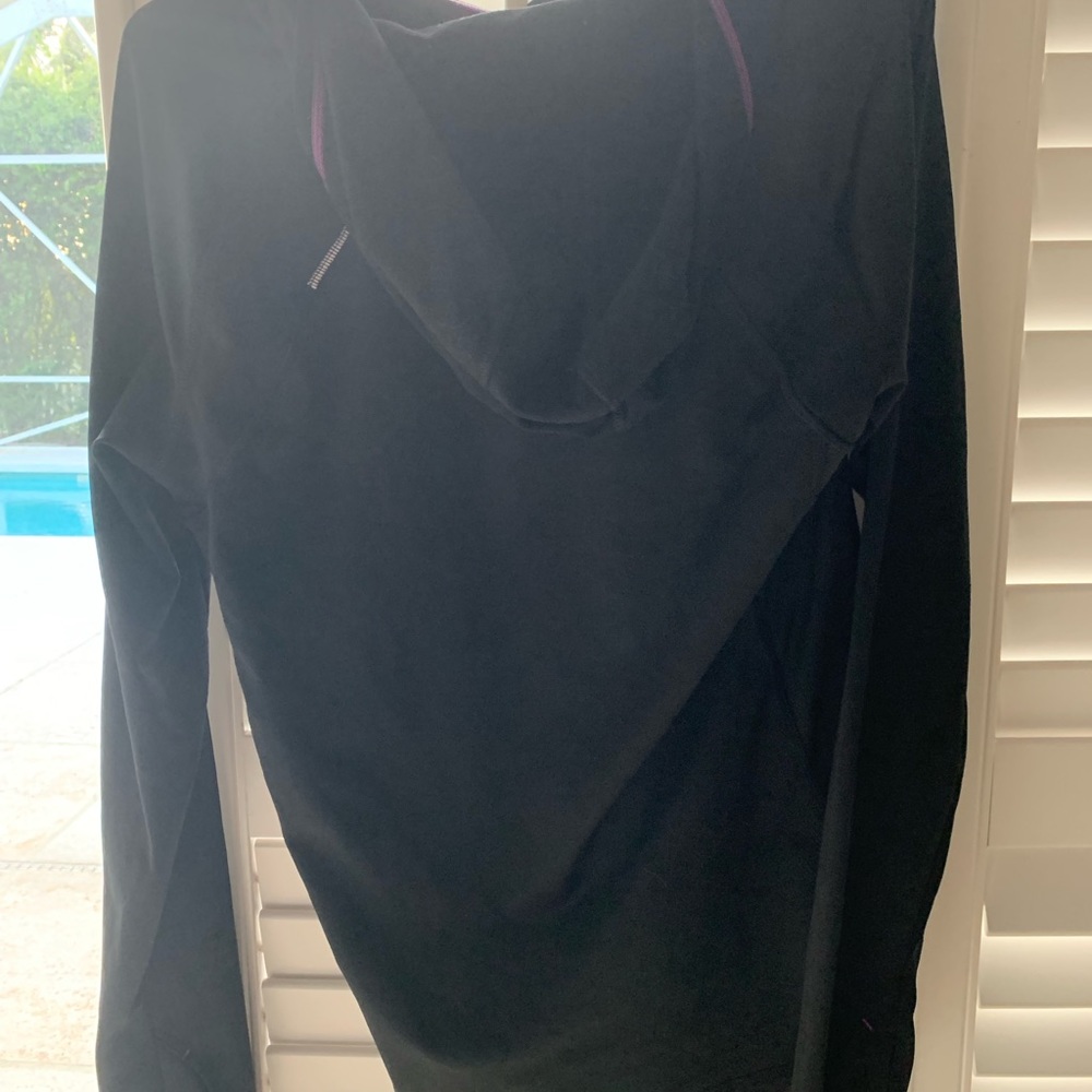 Athletes black work out pullover